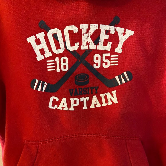 Osh Kosh B’Gosh red hockey captain logo pullover hoodie - size small - Picture 3 of 6